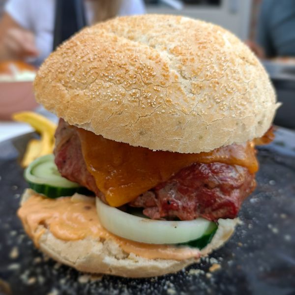 Gevulde bacon wrapped burger | Hamburger Bijbel