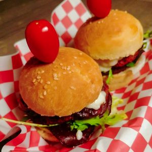 Red Velvet burger (vegetarische burger) | Hamburger Bijbel